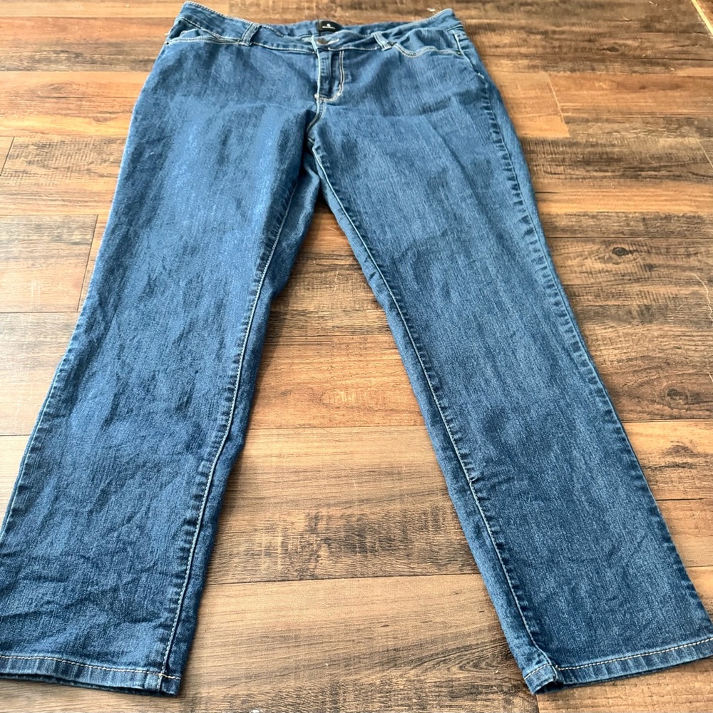Dressbarn Women’s Jeans 12 Short Blue Stretch Mid Rise Straight Leg Denim Short